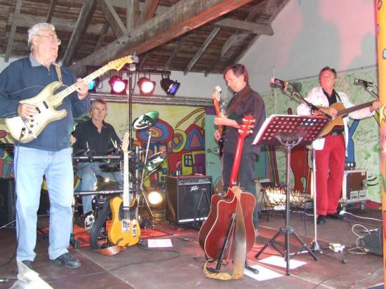 Le groupe sur scène