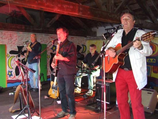 Le groupe sur scène