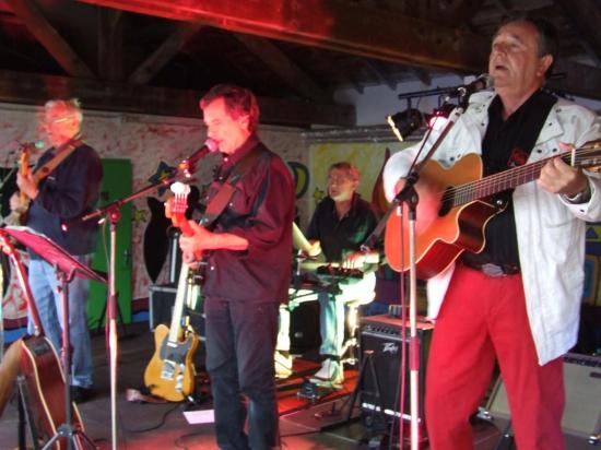 Le groupe sur scène